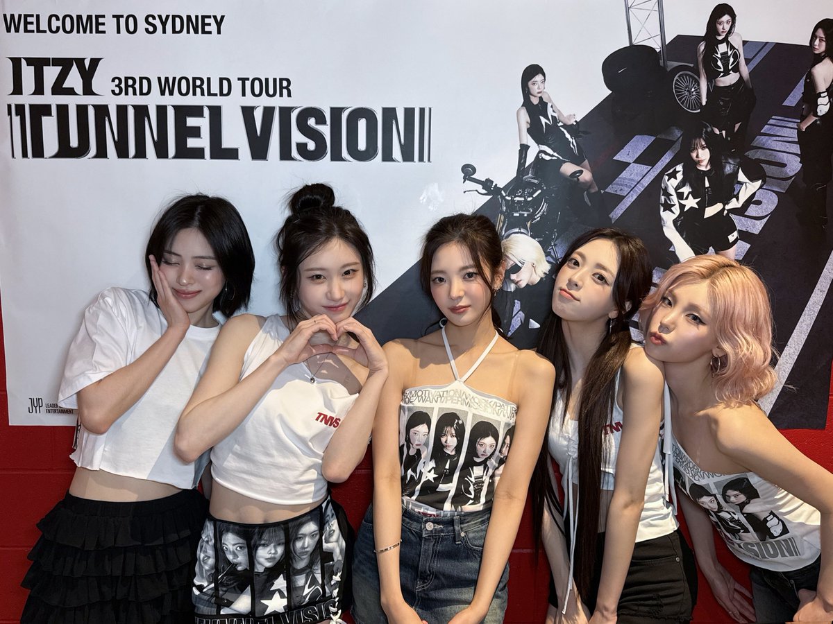 ITZYofficial's tweet image. ITZY 3RD WORLD TOUR &amp;lt;TUNNEL VISION&amp;gt; in #SYDNEY

You guys made it unforgettable!
Cheers for coming, MIDZY 🤩

#ITZY #MIDZY @ITZYofficial
#ITZY_TUNNELVISION
#ITZY_TNVS
#ITZY_WORLD_TOUR
#ITZY_in_SYDNEY