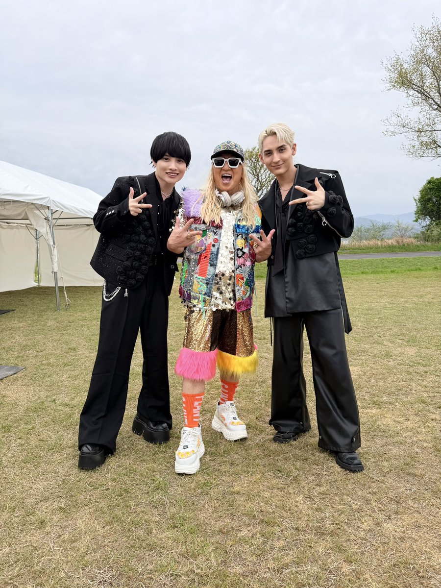 D J K O O tweet media