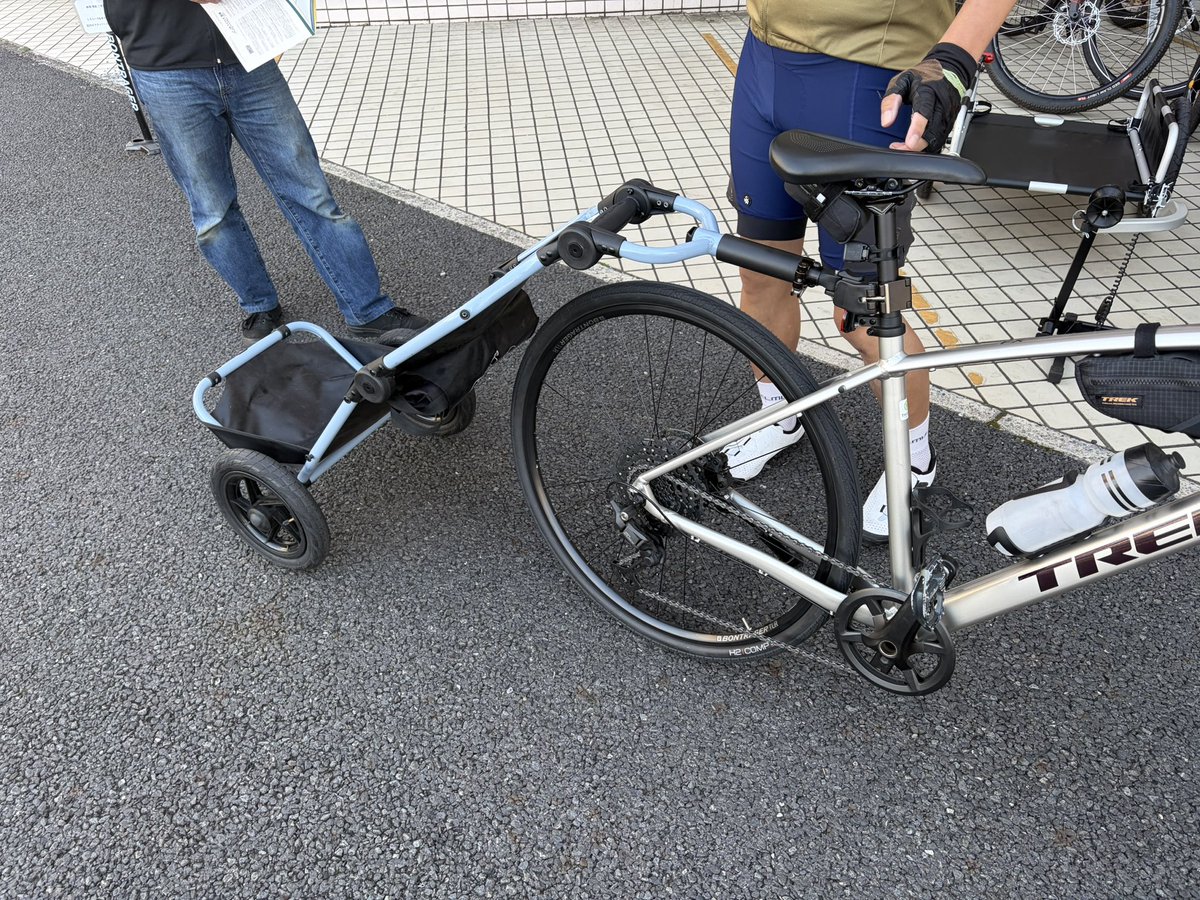 39clnishikasai's tweet photo. こんばんは。
江戸川区でBurley取り扱っています。

試乗された方、だいたい最初に言うのが
「え、軽いですねこれ」
「思ったより全然安定してる」

使ってみるとイメージ変わります。

来週日曜まで試乗できますので、ぜひどうぞ。
#burley #自転車トレーラー https://t.co/vdLrX91eD0