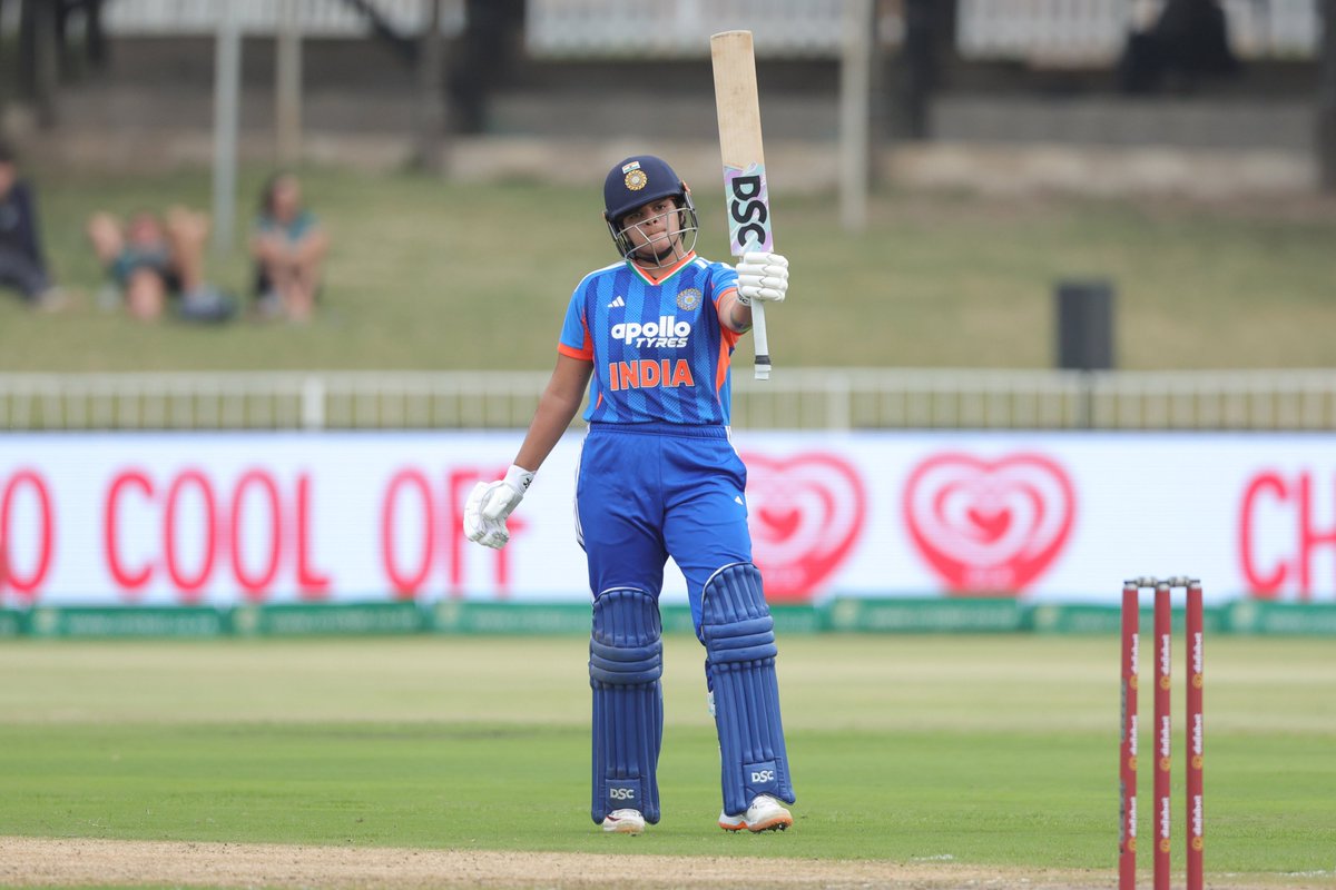 BCCIWomen's tweet image. Making her day extra special ✨

Shafali Verma enjoying herself in the middle 👌

She brings up her 1⃣5⃣th T20I Fifty 👏

Updates ▶️ bit.ly/SAWvINDW-2ndT2…

#TeamIndia | #SAvIND | @TheShafaliVerma