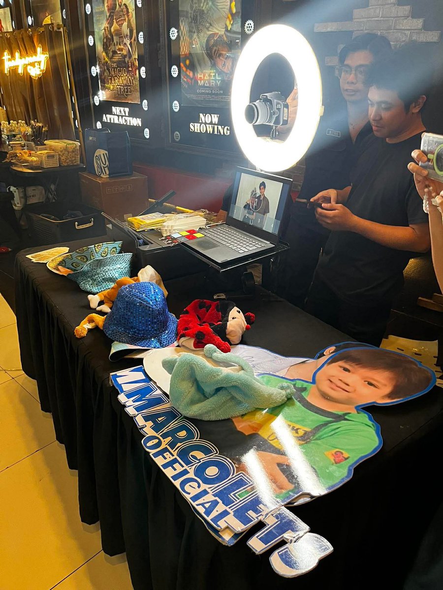 A lot of exciting freebies, an 𝐢𝐜𝐞𝐥𝐞𝐬𝐬 𝐜𝐚𝐫𝐭, 𝐜𝐨𝐟𝐟𝐞𝐞 𝐛𝐚𝐫, 𝐚𝐧𝐝 𝐩𝐡𝐨𝐭𝐨 𝐛𝐨𝐨𝐭𝐡 are ready for all attendees of our block screening! We prepared these little treats to make the experience even more fun, memorable, and full of good vibes for everyone.

All