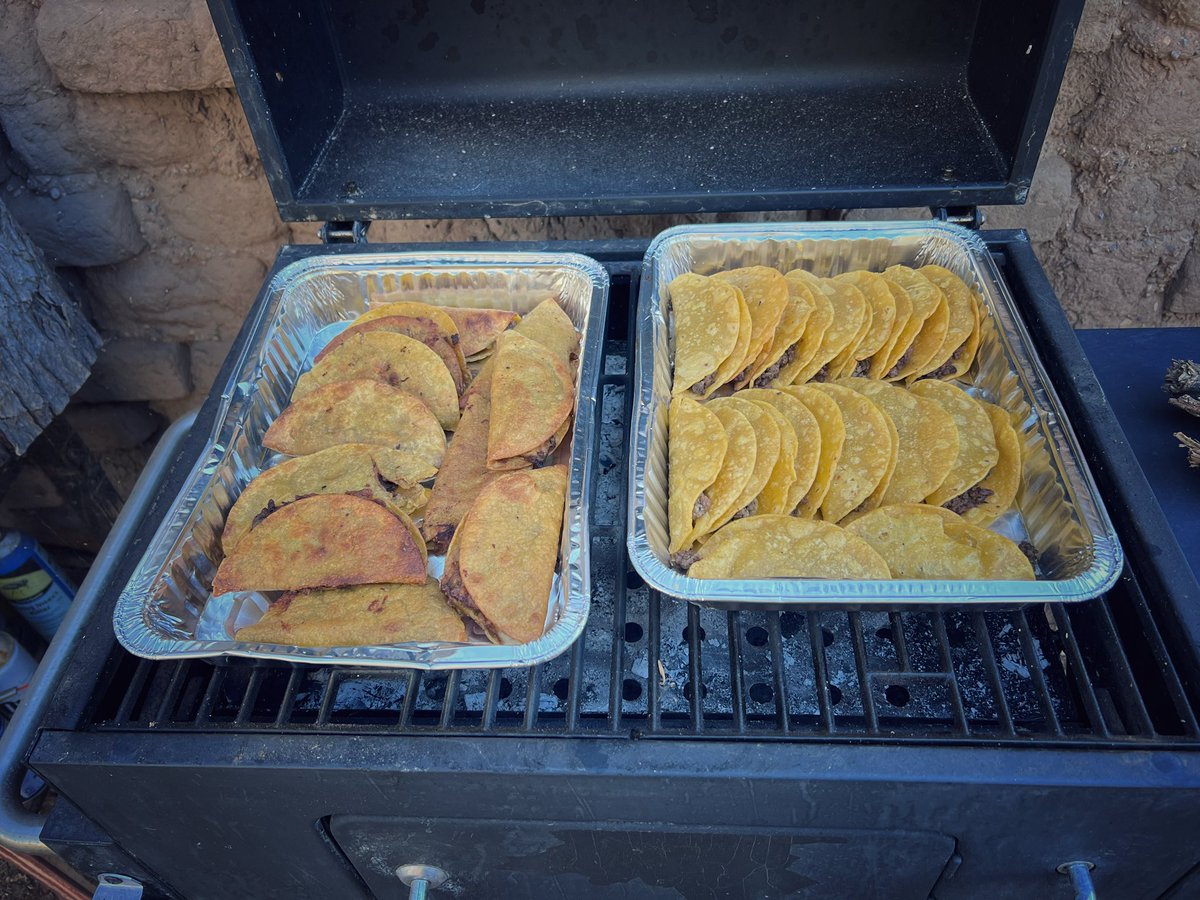 NewMexicoVibes's tweet image. Dad made green Chile relleno &amp;amp; bean tacos and ground beef tacos for my birthday.  We had a fire.  We had a ball.  Everything was delicious. #NewMexico