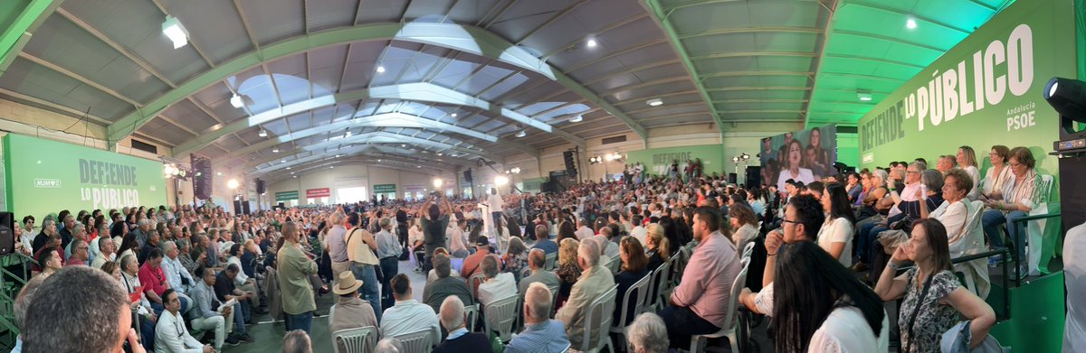 JaviCastilloSVQ's tweet photo. @ppandaluz No reírse por favor… Feijoo no ha juntado ni a 300 personas y @sanchezcastejon ha llenado con 2.000 el mitin en Huelva https://t.co/d2uU1Zwosq