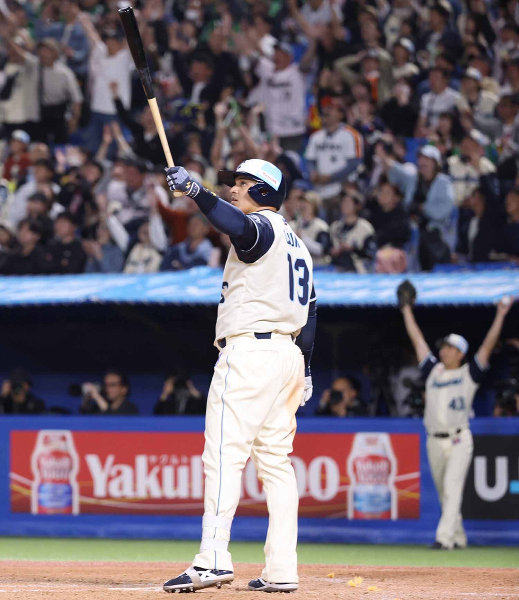 swallowspr's tweet photo. ／
#JERAセ・リーグ 速報⚾
＼

4月19日(日)の #月間JERAセ・リーグAWARD ノミネート選手は、4回裏に逆転3ランを放った #オスナ  選手です！

詳細はこちら https://t.co/fMGPNcQhC2
協賛特設ページ https://t.co/yRcTHo5pCF

#JERA #灯セ #swallows #燕心全開 https://t.co/c6z7ZWCxHt