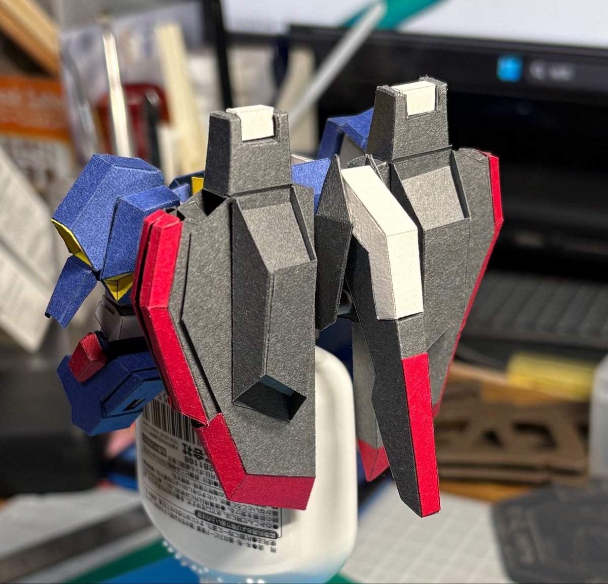 スローペースだけどバインダー完成。
頭部の前にスタンド作るか。
#ペーパークラフト
#Zガンダム