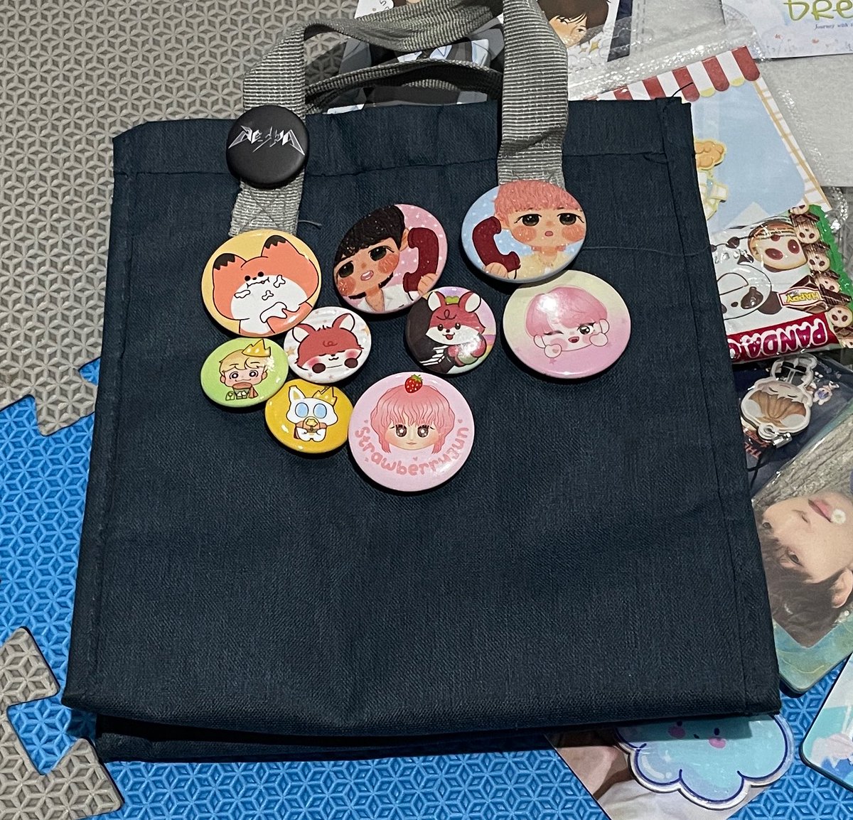 lucu banget ini pin kalo ditempel di tas bekal dan tas tumbler