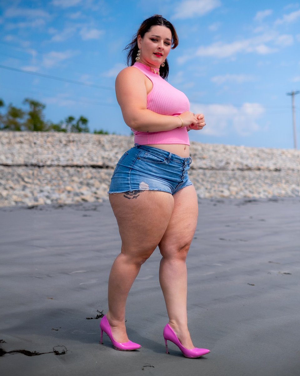 PlusSizeHub_1's tweet photo. Sara Lyn Chacon https://t.co/jAGeC3Ryfs