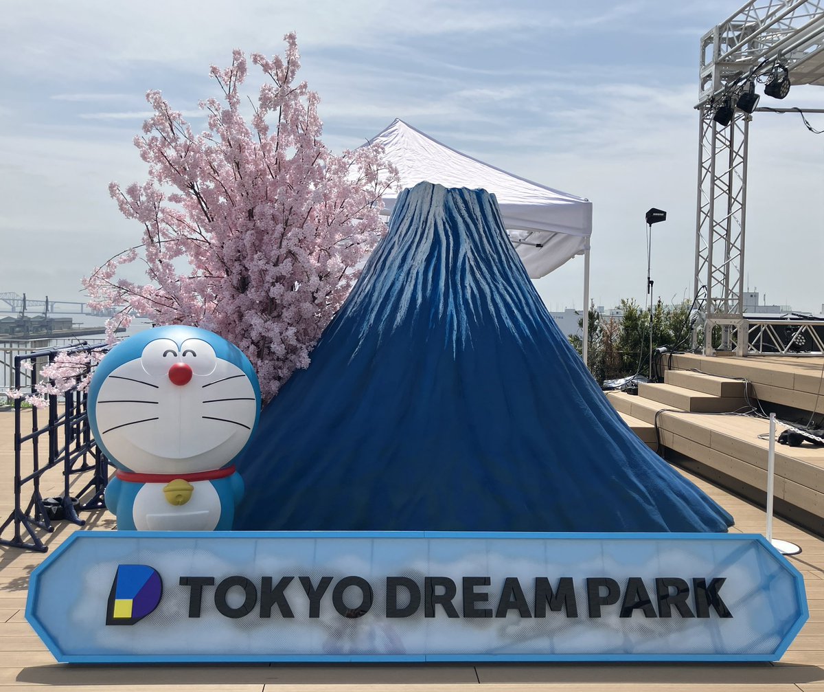 doraemiko's tweet photo. 18日に100%ドラ��もん&amp;フレンズに行ってきた(*´∀`)♪色んなドラちゃんに会えて色々浄化された(笑)9月まで開催中なのに限定グッズが１ヶ月持たずほぼ売り切れなのと、ザ・ドラえもんズがいなかった事以外満足！経済も回してきた(笑)#100ドラ東京 https://t.co/X9mxYlgVH8