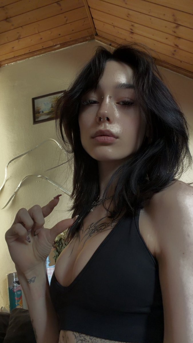 LadyMichelle200's tweet image. Sonntag ist Zahltag , ihr kleinen zahlschweinchen 🫦💸

#findom