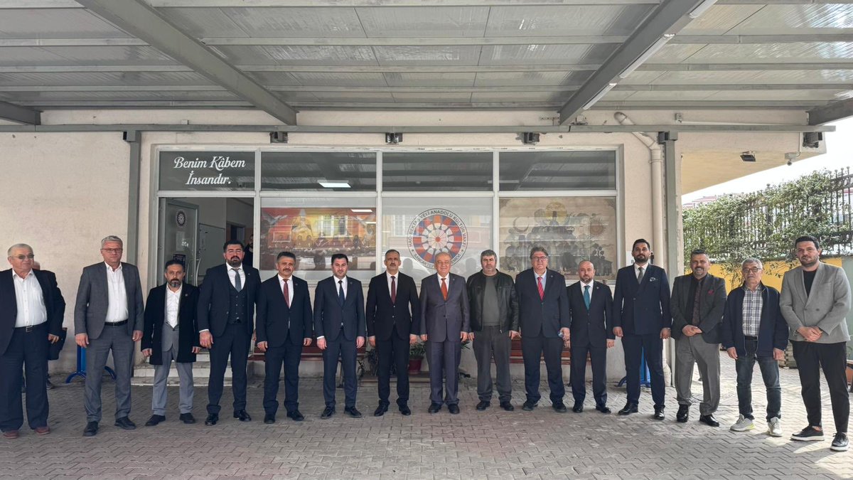 boztugdurmus's tweet photo. BÜYÜK BİRLİK İstanbul Teşkilatımızla Sancaktepe Emek Cemevini ziyaret ettik. Cemevi Bşk. Özgür Gülşen ve Canlarla; Alevi-Bektaşiliğin tarih, inanç, kültür ve geleneği üzerine sohbet ettik. Canlar, yeni Anayasada Cemevlerinin de ele alınmasını istediler..🇹🇷🇹🇷🇹🇷⁦@Mustafa_Destici https://t.co/5zKCErhat8