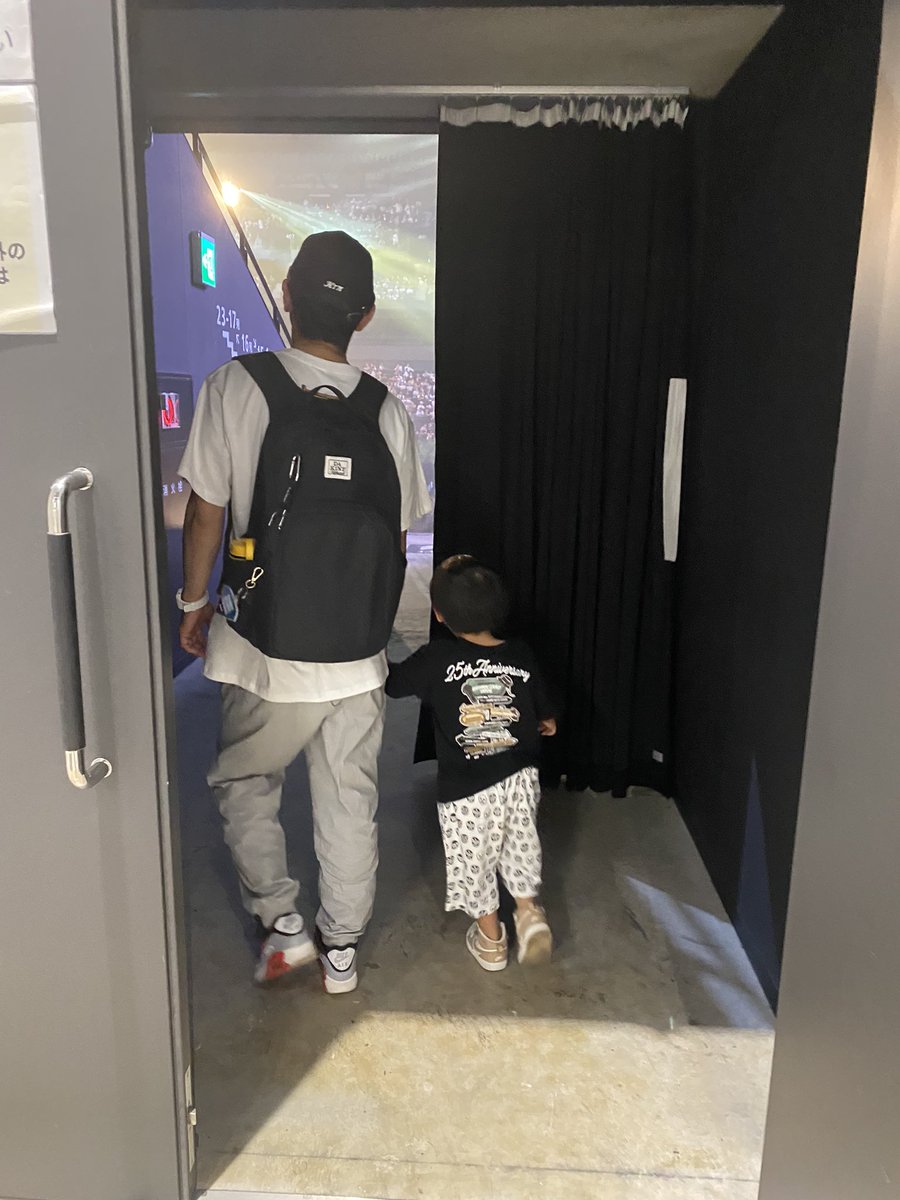 yoko24x28's tweet image. ららアリーナさいっこーだった！！！
子供が見れるようにスタンド席選んだけど肉眼でハッキリ見えるくらいマジで神席だった😭😭
本当に幸せな時間だった🥺🥺

セトリもわかった事だし横アリまでに歌詞覚えるぞー❤️‍🔥❤️‍🔥

#ケツメイシ
#KTM