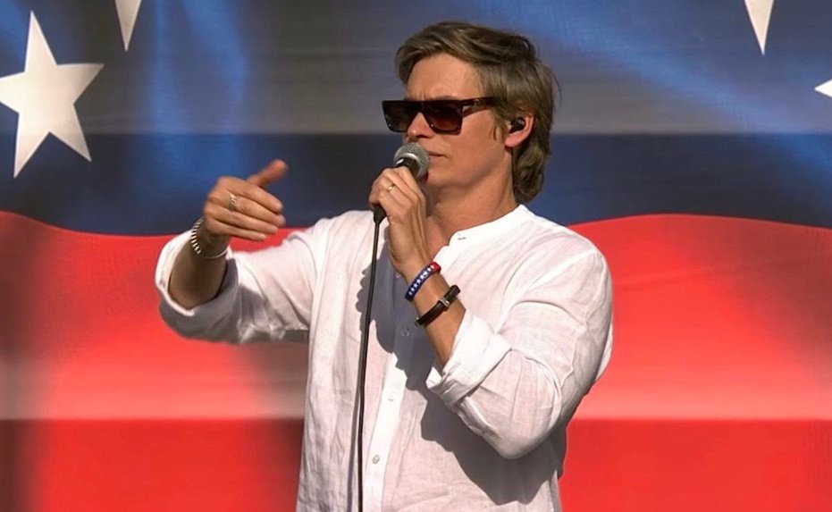 _Juan__A's tweet image. Los venezolanos residentes en España, con Carlos Baute al frente, sí están tan molestos con la dictadura social comunista española de Pedro Sánchez, ¿no se qué coño hacen aquí?
Ahora pueden volver.