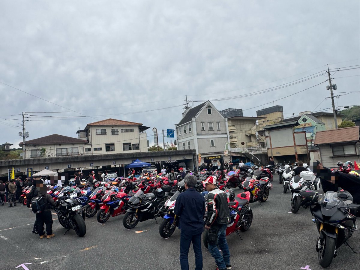 wozi_rider's tweet image. 第3回岡山CBR MT in湯郷温泉
に行ってきました
初めましての人もお久しぶりのお知り合いにも会えて楽しい嬉しい時間でした
私のバイクを少しでも興味を持って頂いたお方またお声がけまでして頂きありがとうございました
またどこかで見たら優しくお声がけ頂けますと嬉しいです
#cbr #岡山CBRMTG