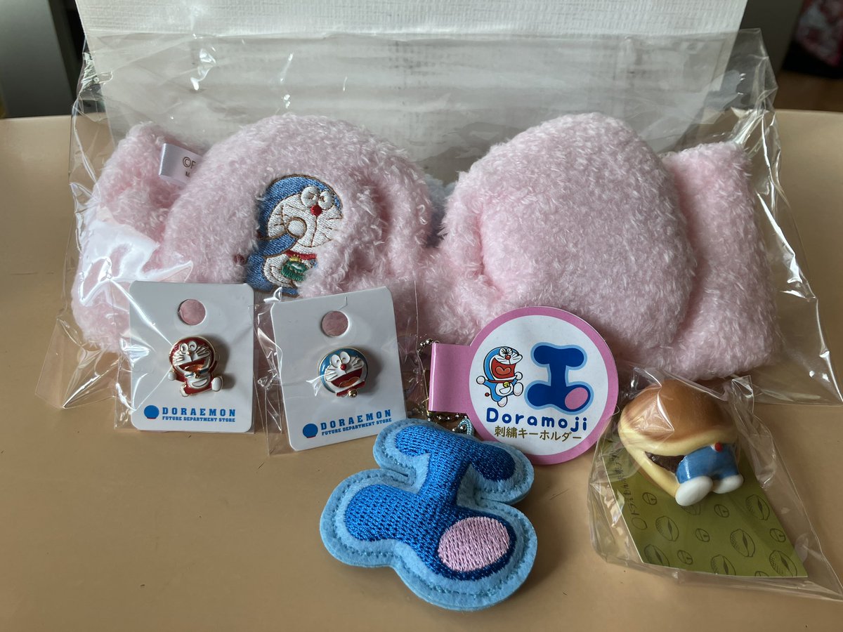 doraemiko's tweet photo. スマホ充電が無くなりかけ、カメラロールがドラづくしで大変な事になった(笑)未来デパートも行けて満足☆お財布も大変な事になったが仕方ない！
#100ドラ東京 https://t.co/yvxvYr6QlV