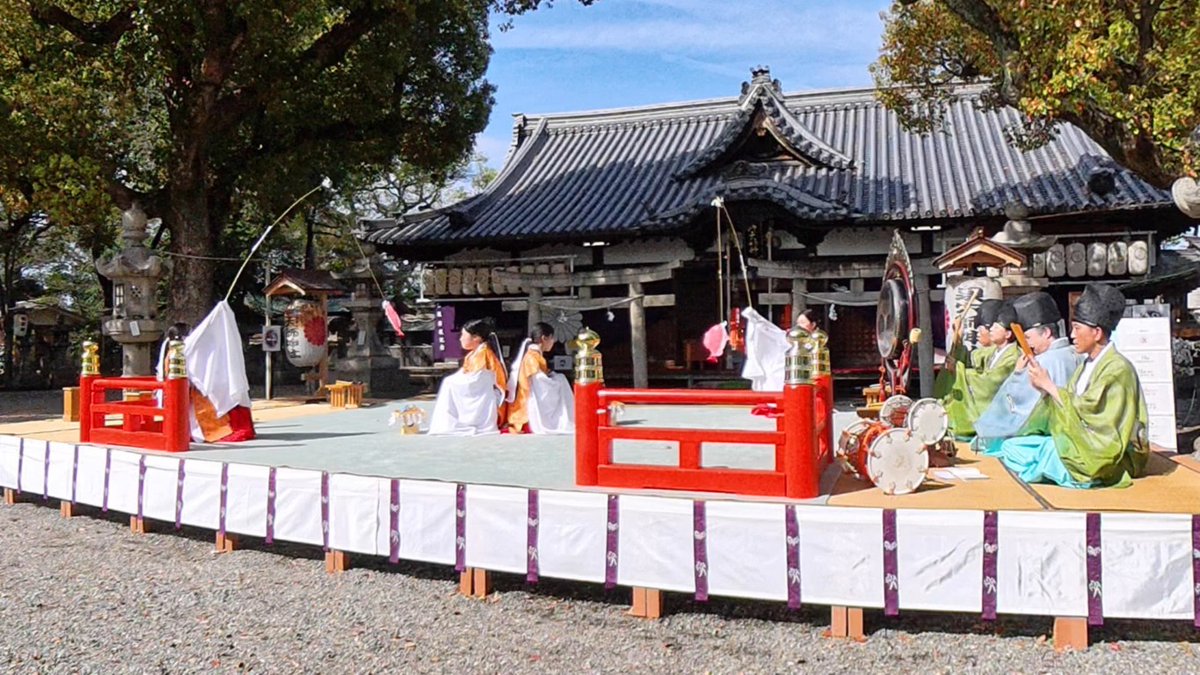 FUayusakai's tweet photo. 【泉穴師神社 春季大祭 2026】響く管弦と優雅な舞楽、熱狂の餅まき神事(2026年4月5日)
https://t.co/1YWfRi1X6l
#泉穴師神社 #餅まき #春祭り #舞楽 #雅楽 #神社 #日本文化 #祭り
#JapanFestival #Mochi #JapaneseTradition #Shrine #CulturalExperience #Gagaku #Bugaku https://t.co/UV8inkFBHS