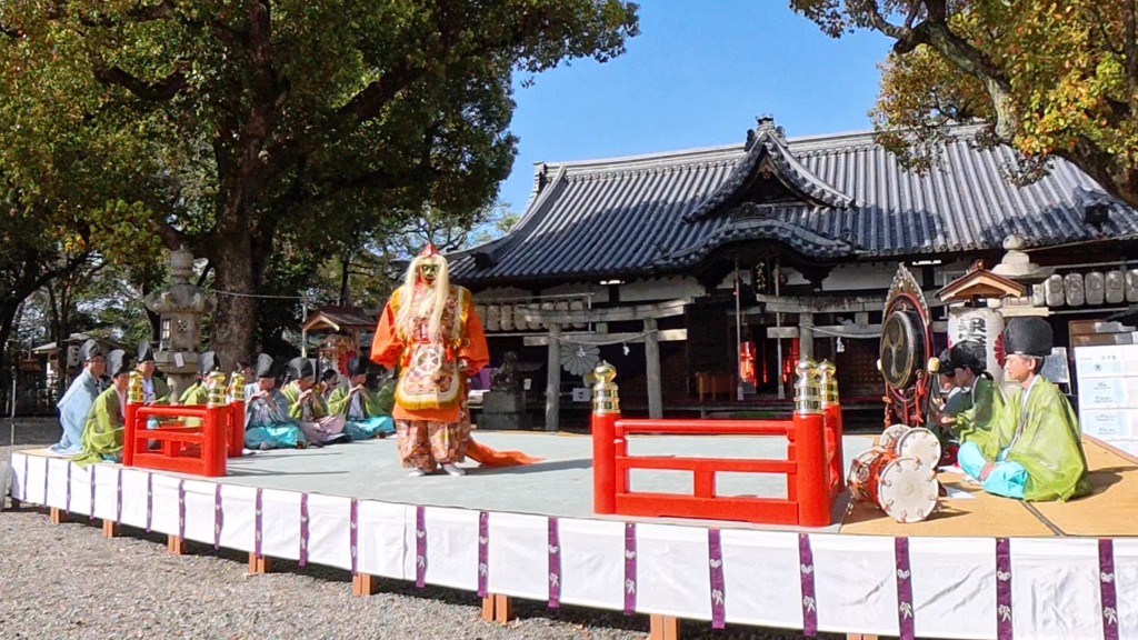 FUayusakai's tweet photo. 【泉穴師神社 春季大祭 2026】響く管弦と優雅な舞楽、熱狂の餅まき神事(2026年4月5日)
https://t.co/1YWfRi1X6l
#泉穴師神社 #餅まき #春祭り #舞楽 #雅楽 #神社 #日本文化 #祭り
#JapanFestival #Mochi #JapaneseTradition #Shrine #CulturalExperience #Gagaku #Bugaku https://t.co/UV8inkFBHS