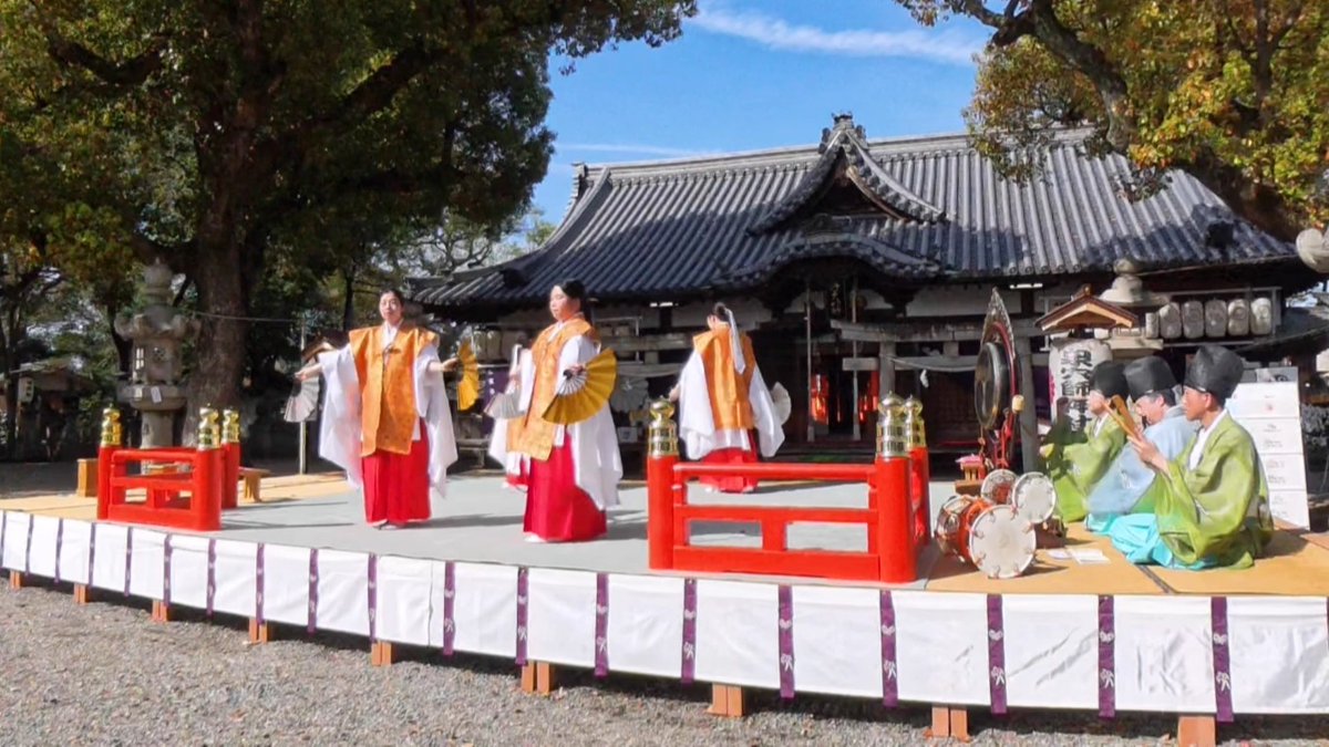 FUayusakai's tweet photo. 【泉穴師神社 春季大祭 2026】響く管弦と優雅な舞楽、熱狂の餅まき神事(2026年4月5日)
https://t.co/1YWfRi1X6l
#泉穴師神社 #餅まき #春祭り #舞楽 #雅楽 #神社 #日本文化 #祭り
#JapanFestival #Mochi #JapaneseTradition #Shrine #CulturalExperience #Gagaku #Bugaku https://t.co/UV8inkFBHS