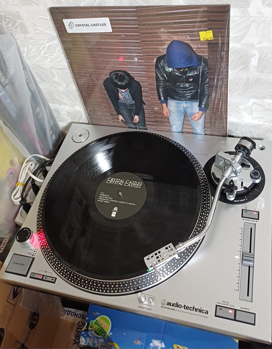 Ludamage's tweet photo. Latest vinyl listenings:
Crystal Castles - Crystal Castles (I)
Legendary record from 2008!
Used to listen this album alot.
Under alot i mean....ALOT!
No any other work took my attention
as much as this one. Yes - SIMS language,
electro noises and catchy melodies is all i need! https://t.co/iPpbLUzMc4