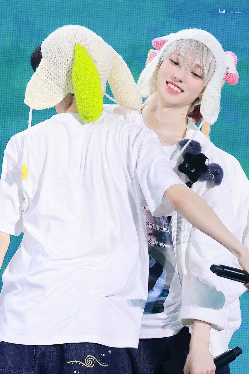 𝐥𝐞𝐚𝐟. tweet media