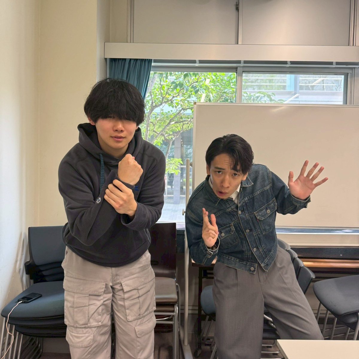 エマ tweet media