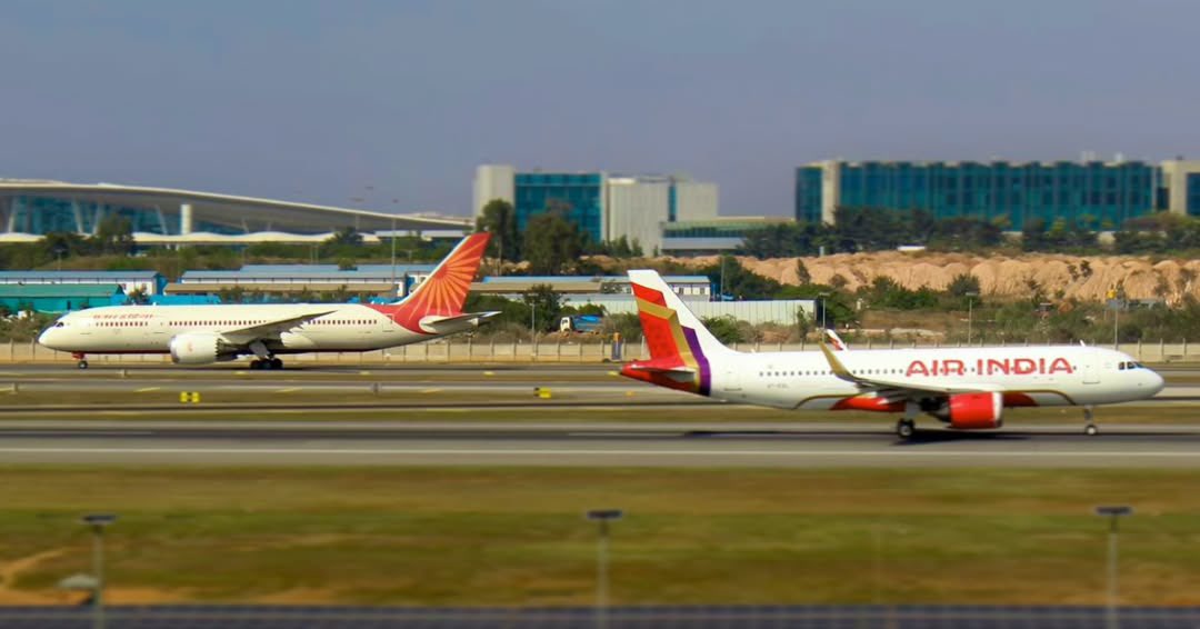 BLRAirport's tweet image. Past meets present! @airindia 
Thank you for the capture, @_skyscaper747_

#BLRAirport #BLRLens #AirIndia #Aircraft #Airport