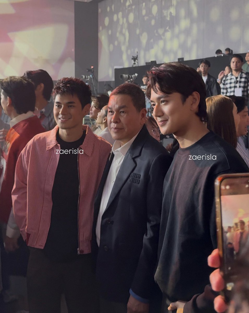 dusver with sir ben chan 

DUSTINYU WALKS IN STYLE
#BENCHFashionWeekSS26