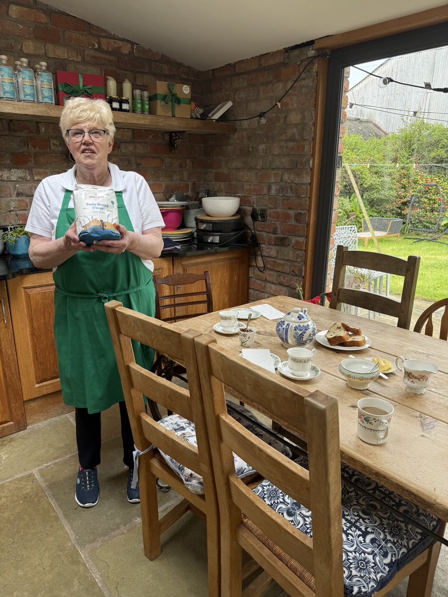 sean thomas knox tweet media