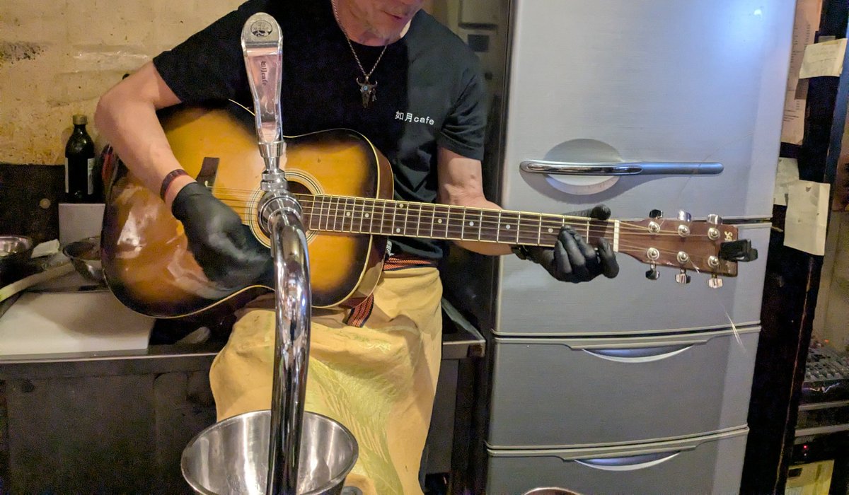 しかもここ、めちゃくちゃ音響に拘っておられて、音が良すぎて、
マスターとずっと音楽の話してた。

初対面の人とこんなに音楽の話を長くしたの久しぶりだなぁ。
久しぶりに私もギターも弾かせてもらえて、とても楽しい時間でした(・ω・*)