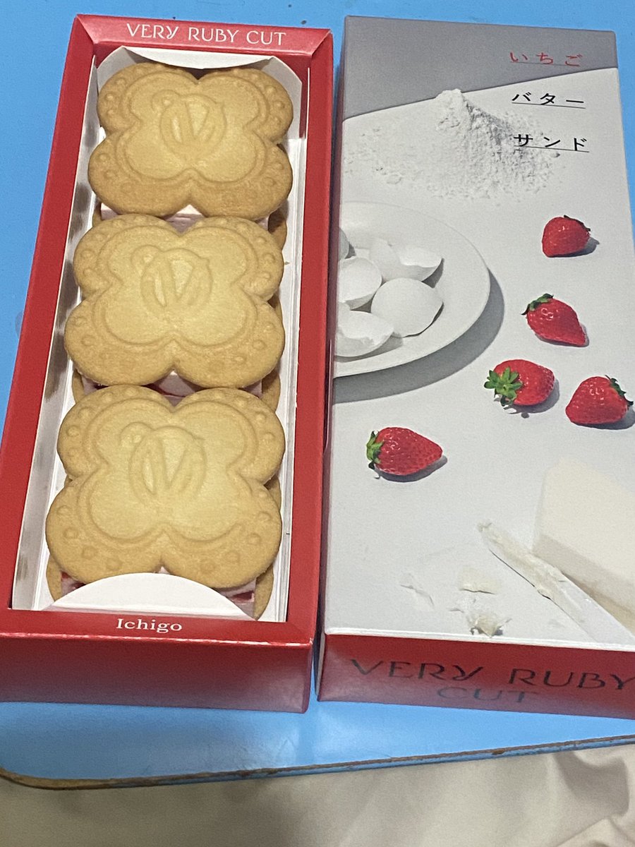 yu__sweets's tweet photo. 布団に入ったら1秒で寝る日々だけど、
最近いろいろな方に音響照明オペを褒めてもらえて嬉しい😊✨

あと、これがおいしすぎた…🍓 https://t.co/sbBgfh2d4U