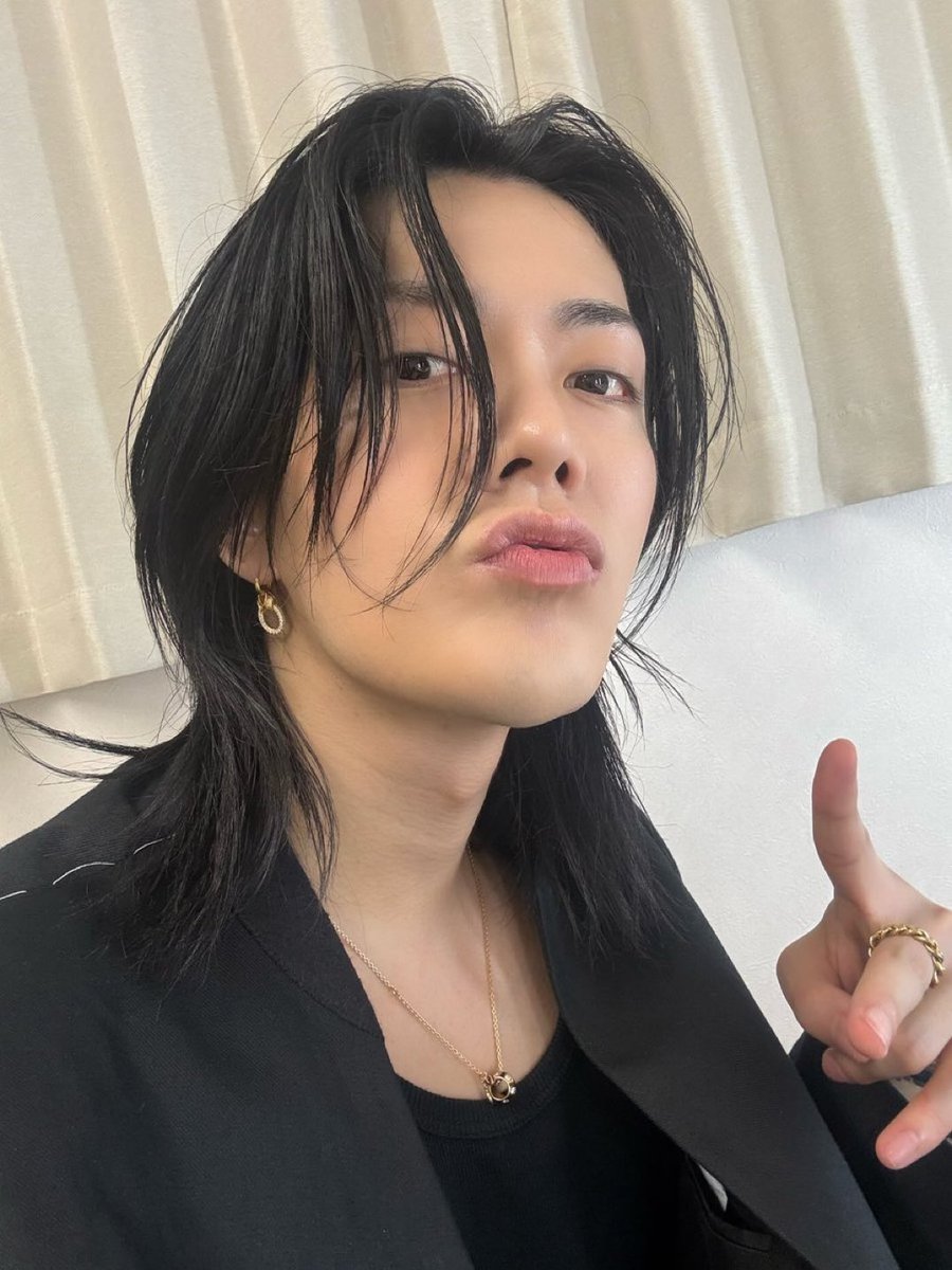 YUTAMI_INA's tweet photo. 190426 #YUTA 💬

“black hair lagi nih setelah sekian lama, auranya langsung ada kan wkwk”
“setelah metrock (festival) selesai aku bakalan fokus ke kegiatan grup dulu, tapi untuk kegiatan solo ku juga udah ada banyak rencana, jadi kalian jangan khawatir ya👍”
“wah~ liat kalian hari ini deh, kayaknya kalau zepp tour juga bisa nih🔥🔥🔥”