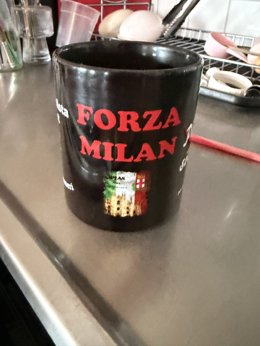 elmaco77's tweet photo. Afternoon game. Doing my part. Forza @acmilan https://t.co/frhFsaygNQ