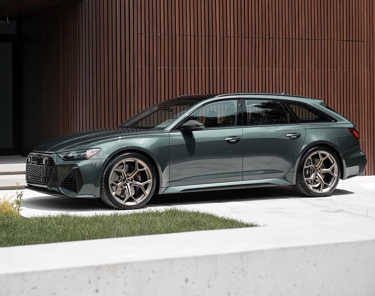 FlawlessSpec's tweet photo. Exclusive Camouflage Green Metallic Audi RS6 Avant Performance https://t.co/3OZnZ2xRGo