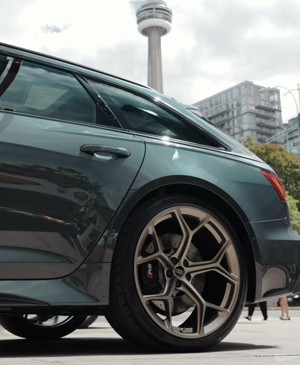 FlawlessSpec's tweet photo. Exclusive Camouflage Green Metallic Audi RS6 Avant Performance https://t.co/3OZnZ2xRGo
