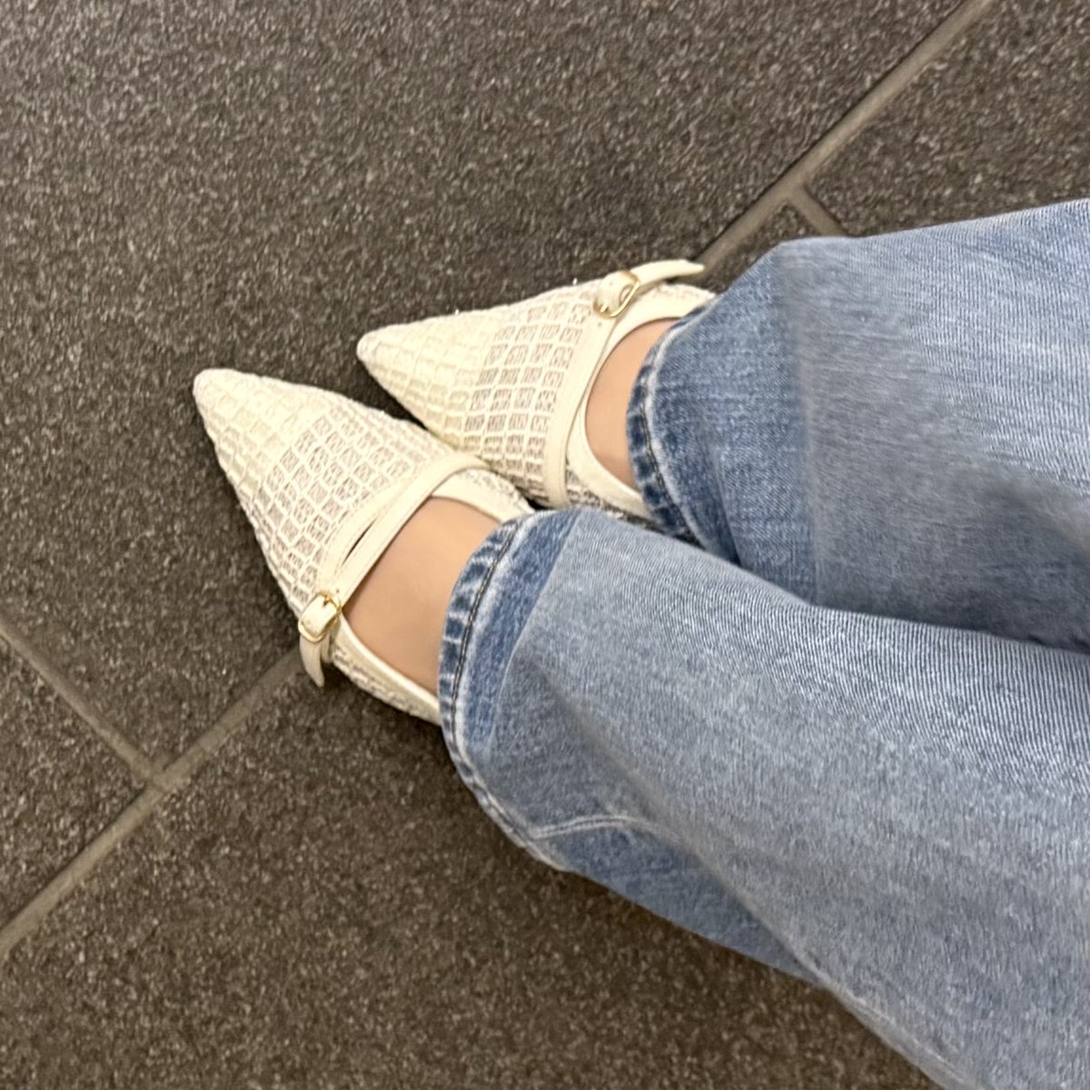 kaede25253day's tweet photo. RANDAのこのミュール可愛い上に、昨日8,000歩、今日4,500歩履いても足が無事なの優秀すぎます💟
ストッキングは昨日投稿した3COINSです〜 https://t.co/v3hw2MlSdd