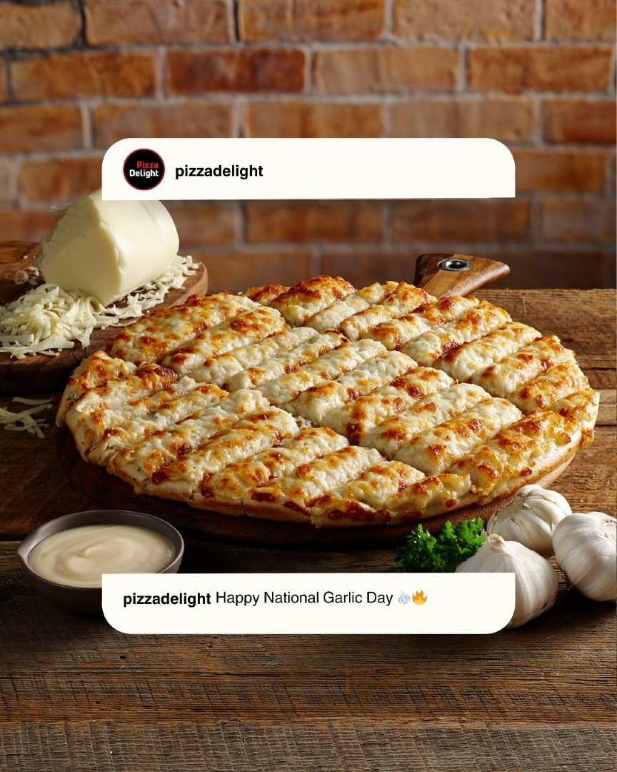 It’s National Garlic Day 🧄✨ So yes… garlic is definitely on the menu 😏 
Three words: Garlic Cheese Fingers 🧀😎
___
C’est la Journée nationale de l’ail 🧄✨ Donc oui… l’ail est définitivement au menu 😏 
Trois mots : bâtonnets à l’ail gratinés 🧀😎

#pizzadelight