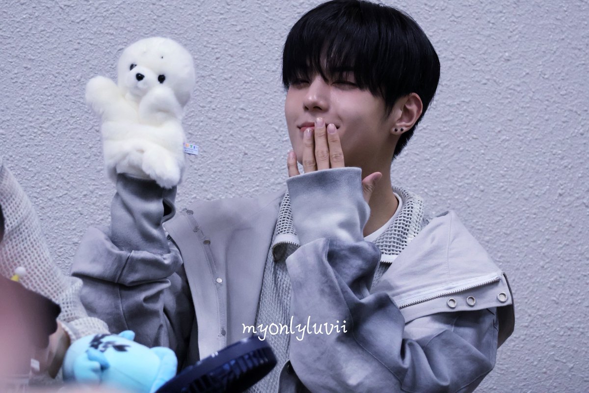 260419 

진짜 귀여워🦭🦭💕💕💕

#이정 #전이정 #LEEJEONG #イジョン #WHIB