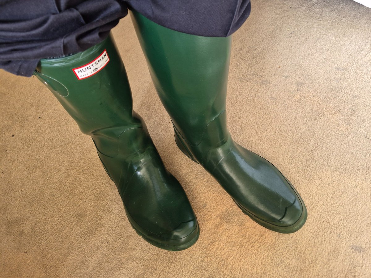 HardForWellies tweet media