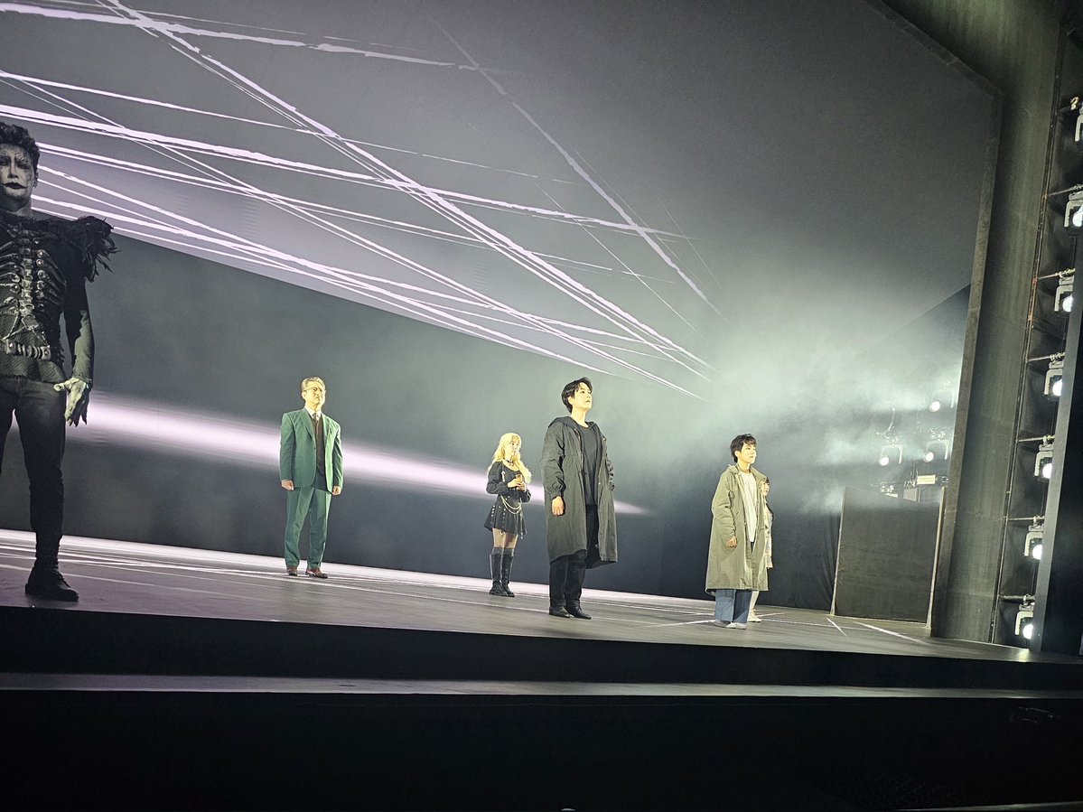 Estuve tan cerca de Kyuhyun en el musical,  estaba en primera fila y me retaron por sacar esta foto en la despedida. 😅