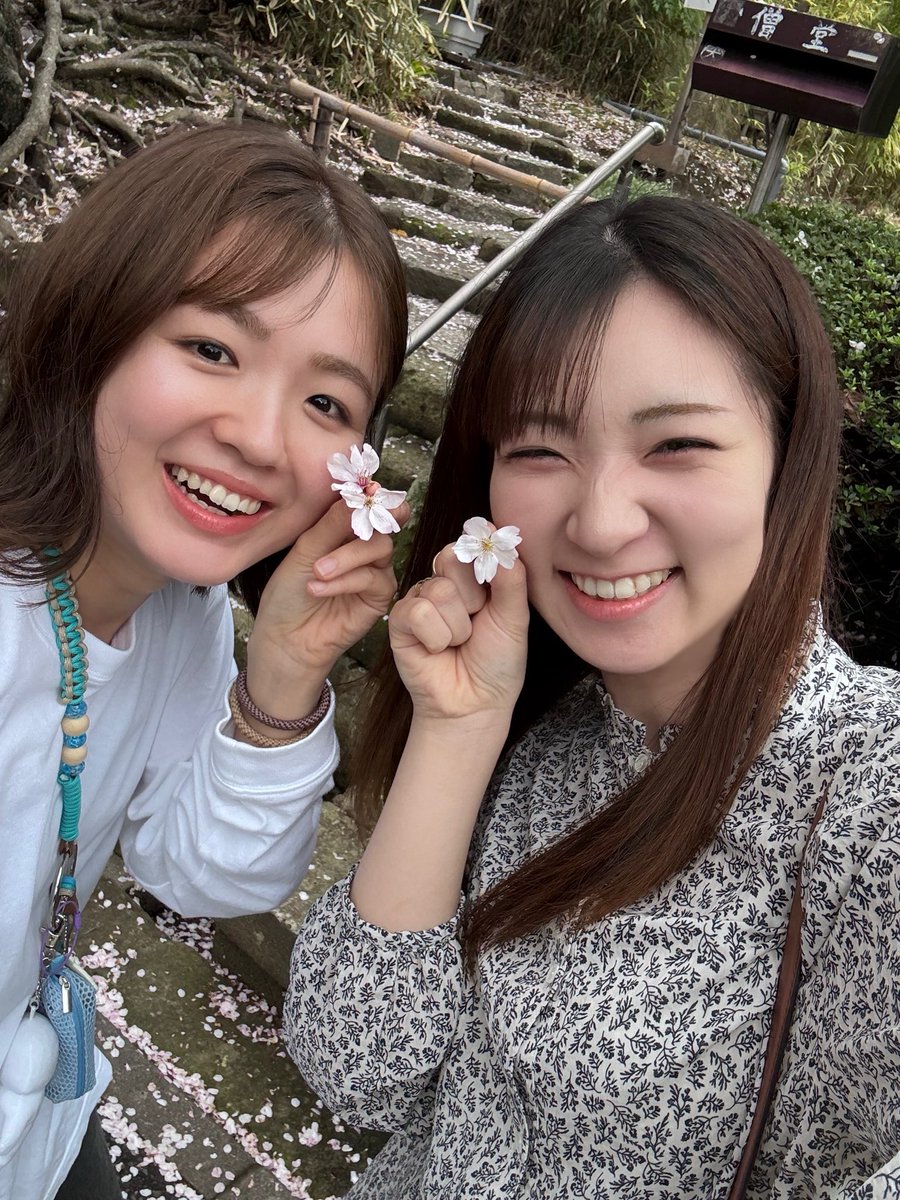 りーんりん！💖🫶
一緒に鎌倉お散歩したの🚶‍♀️🌸
また綴ります〜😚✨

公開収録した時の回、アップされたのでぜひ聴いてください🤗皆様の暖かい笑い声が入ってるおかげで、自分たちの会話とっても面白く聴こえる🤣
■ApplePodcast
apple.co/4ms00aQ
■Spotify
bit.ly/48v2sHS
#まだじか