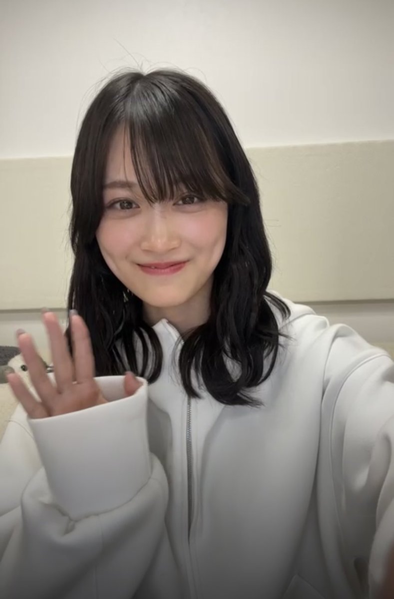 りな tweet media
