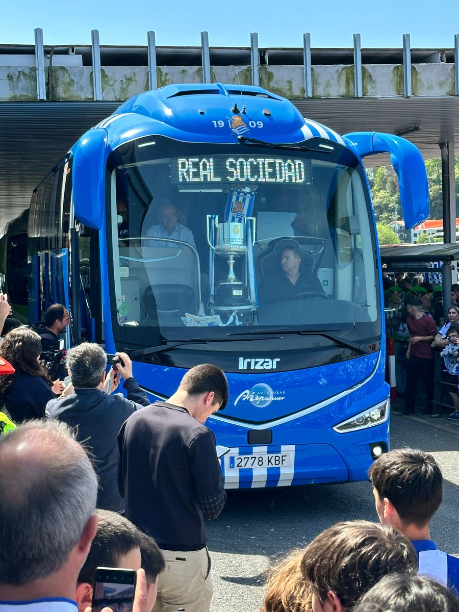 jon blake 💙🤍 tweet media