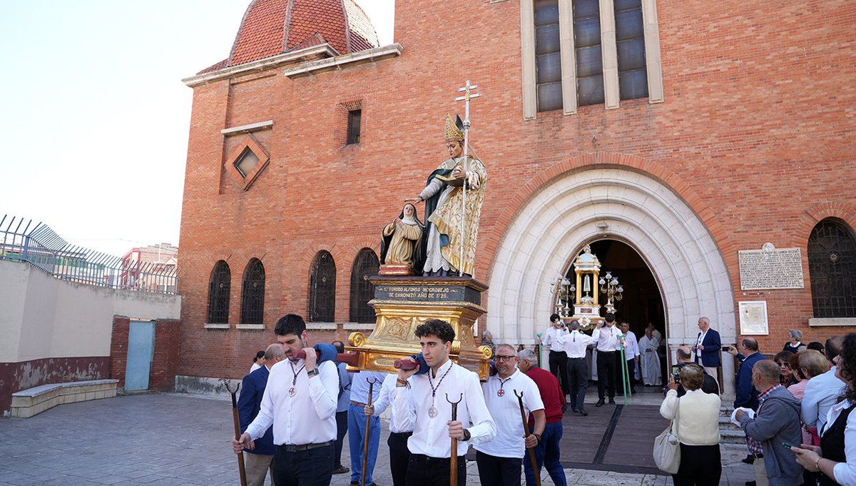 ✝ #Valladolid | Las Delicias rinde culto a Santo Toribio con una procesión diversa y multicultural

👉 El barrio vallisoletano luce la imagen en un recorrido que ha partido de la Iglesia de Nuestra Señora del Carmen hasta la parroquia

tribunavalladolid.com/noticias/44176…