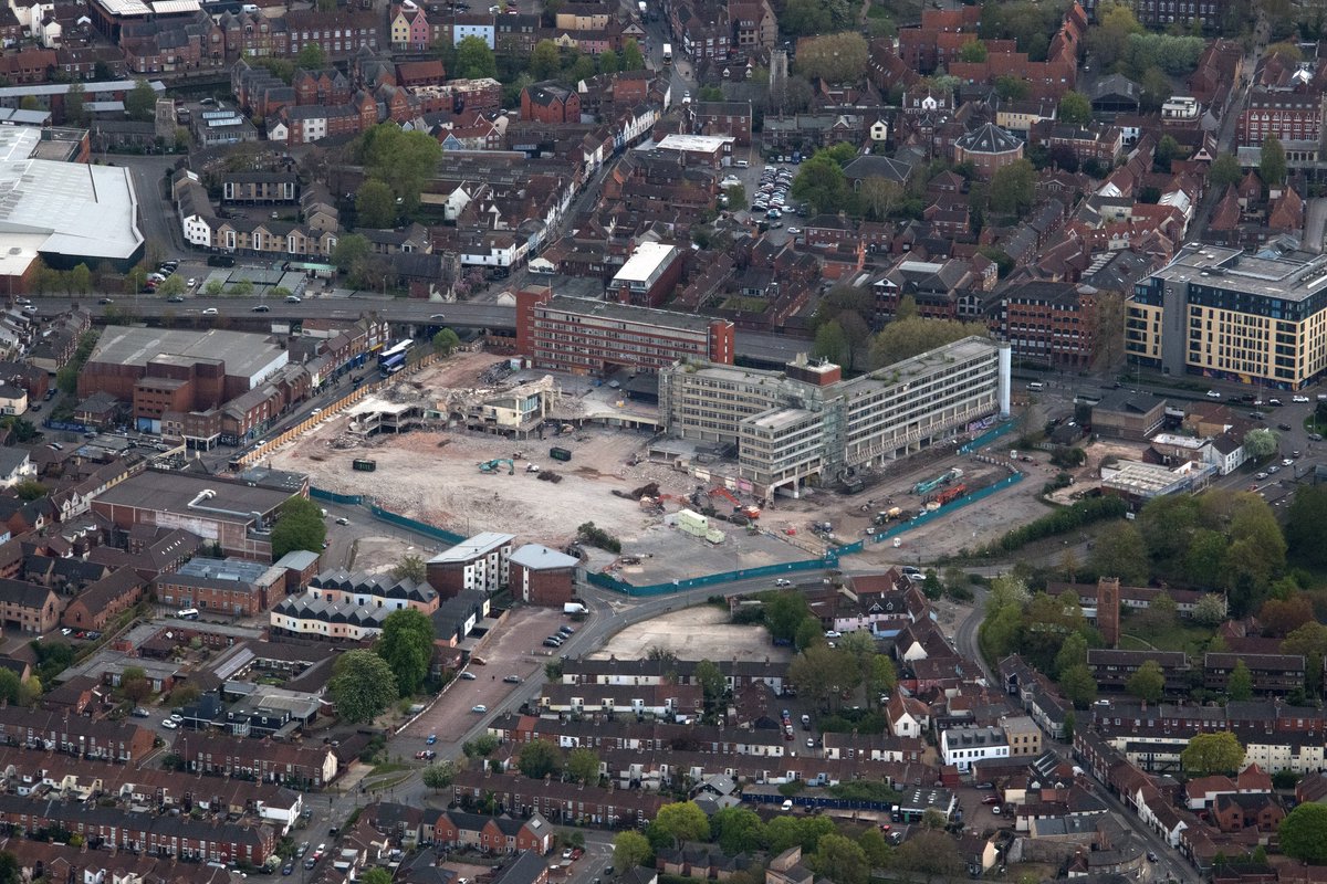 johnfielding001's tweet image. Anglia Square, Norwich – 18 April 2026.
Demolition of the 1970s shopping centre and former HMSO building is well underway, clearing the site for a major regeneration scheme of homes, retail and public space. #Norwich #AngliaSquare #aerial