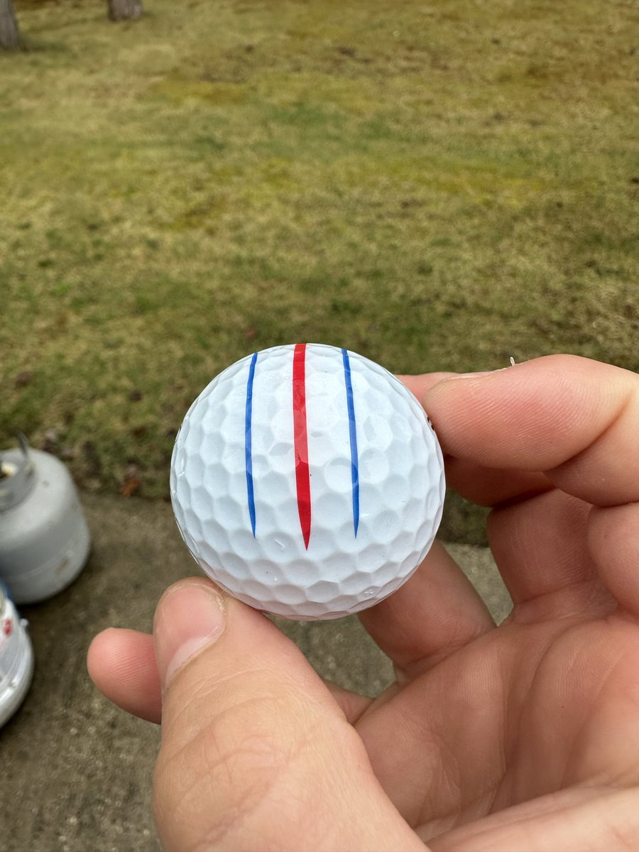 6422Porter's tweet photo. Is it me or are the Triple Tracks on this year’s @CallawayGolf Chrome Tour X balls not straight? Sleeves 1-4 were all bent just enough to notice when standing over it on the green. @ForePlayPod https://t.co/8EpQJCbjS6