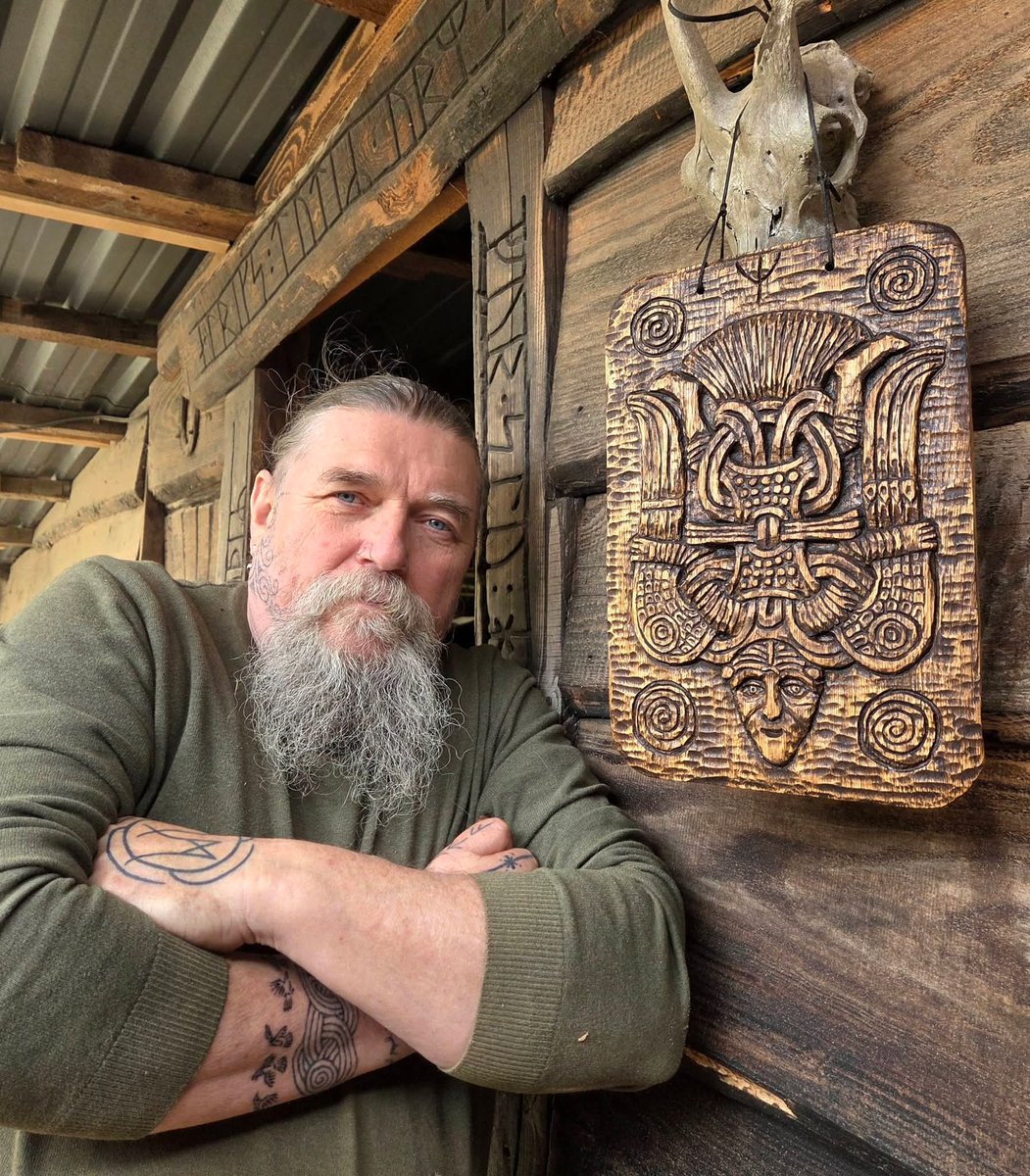HammerandVajra's tweet photo. "Wayland the Smith, Winged Man, inspired by finding from Uppåkra, Sweden."
Source: https://t.co/myd1xmIC9a https://t.co/rAsY5VNZk7