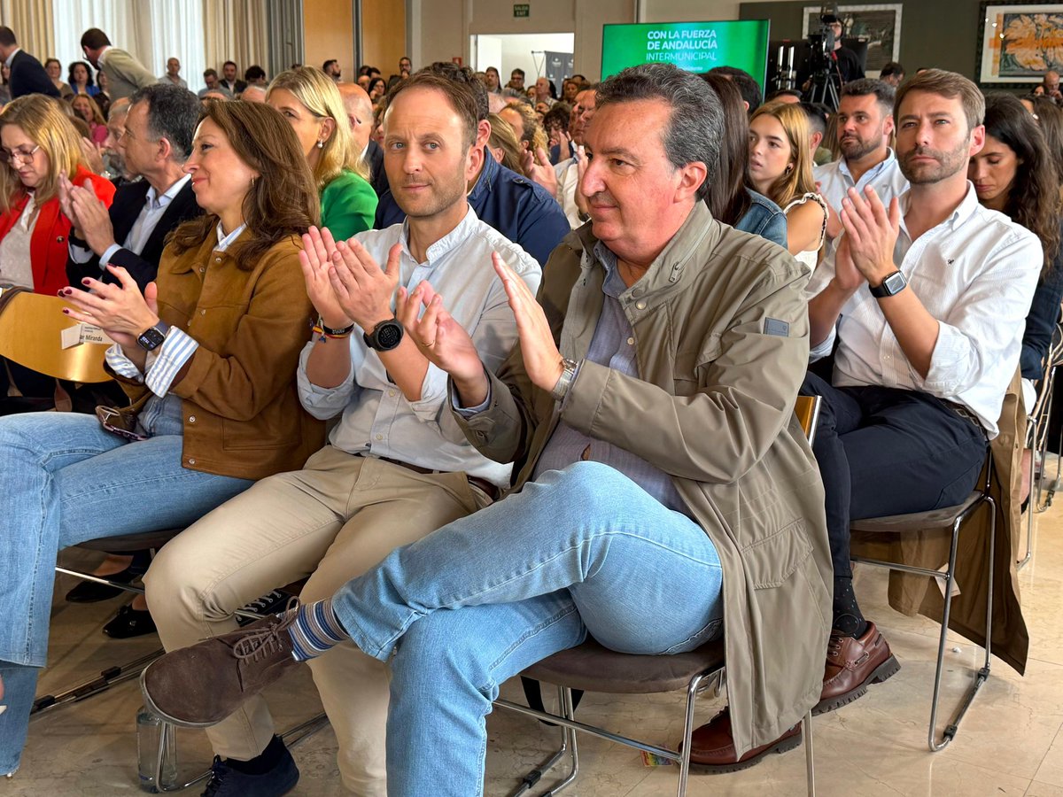 pphuelva's tweet photo. Con La Fuerza de Andalucia 💪💚

#EquipoJuanma
#ConLaFuerzaDeAndalucía #JuanmaPresidente 
#Andalucía #Intermunicipal #PPHuelva
#Huelva https://t.co/vhuO0Jfj4I