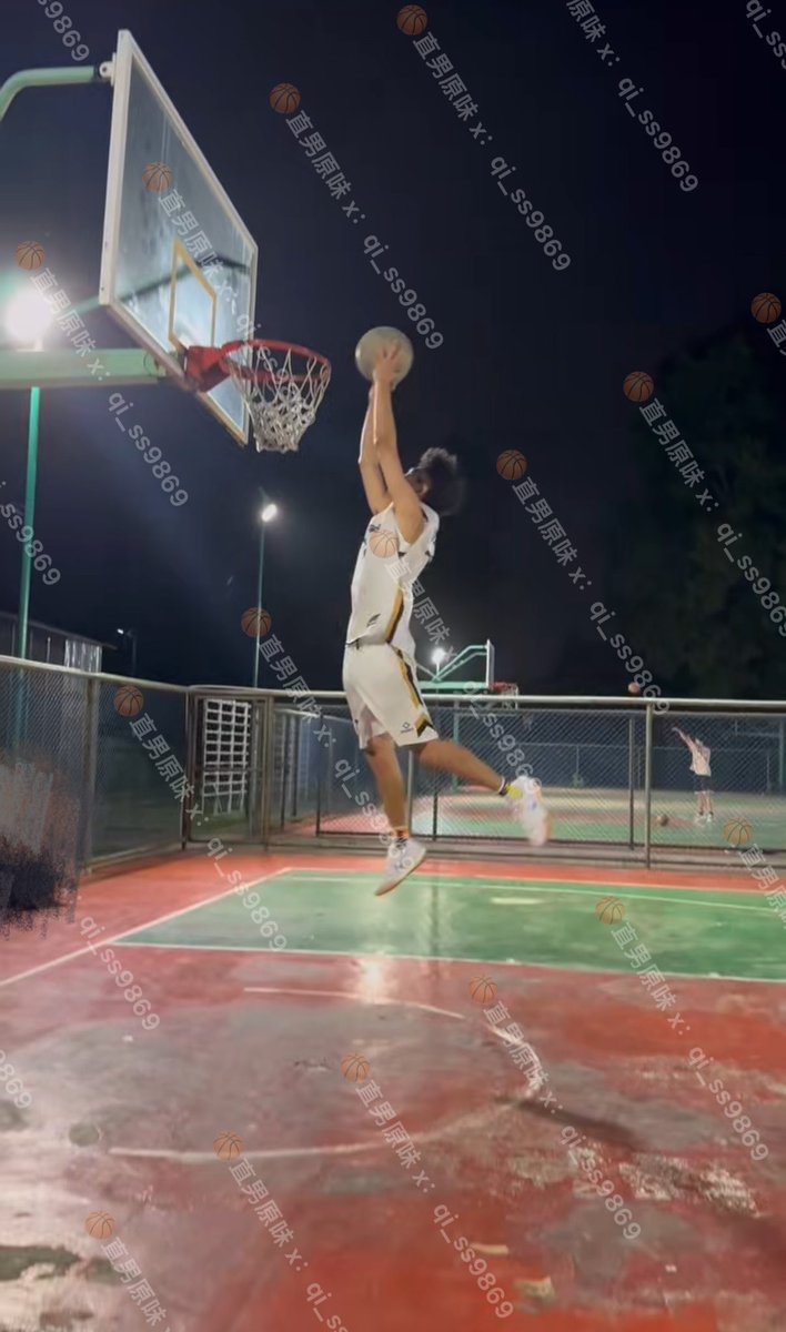篮球直男现穿原味 tweet media