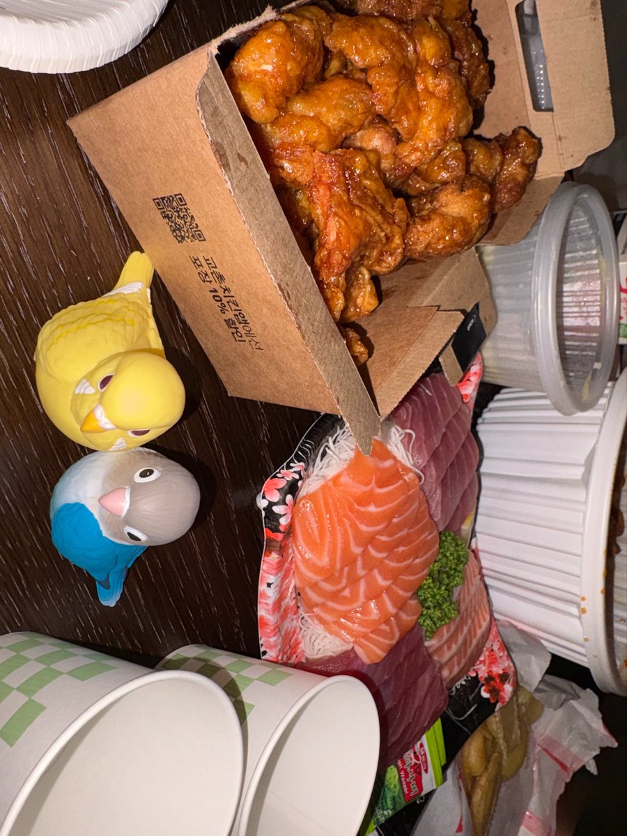 윤홍왕국 세우러가는 김에 아름다운 요거트도 먹었어요 😋✌️