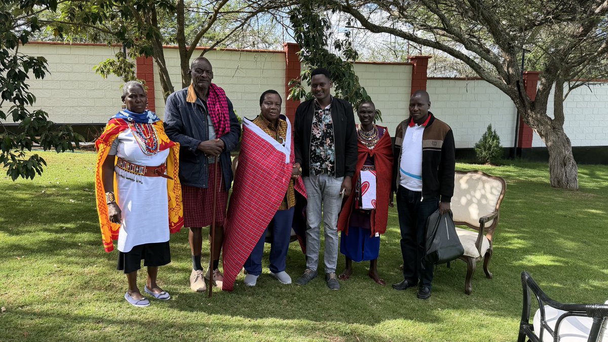 AtwoliDza's tweet photo. Today Mzee Ole Lemonyo paid me a visit together with his family to congratulate me for having educated his recently graduated son and made me an elder of the Ildamat family in Kajiado by crowning me with a Maasai regalia. https://t.co/qv044JCnLX