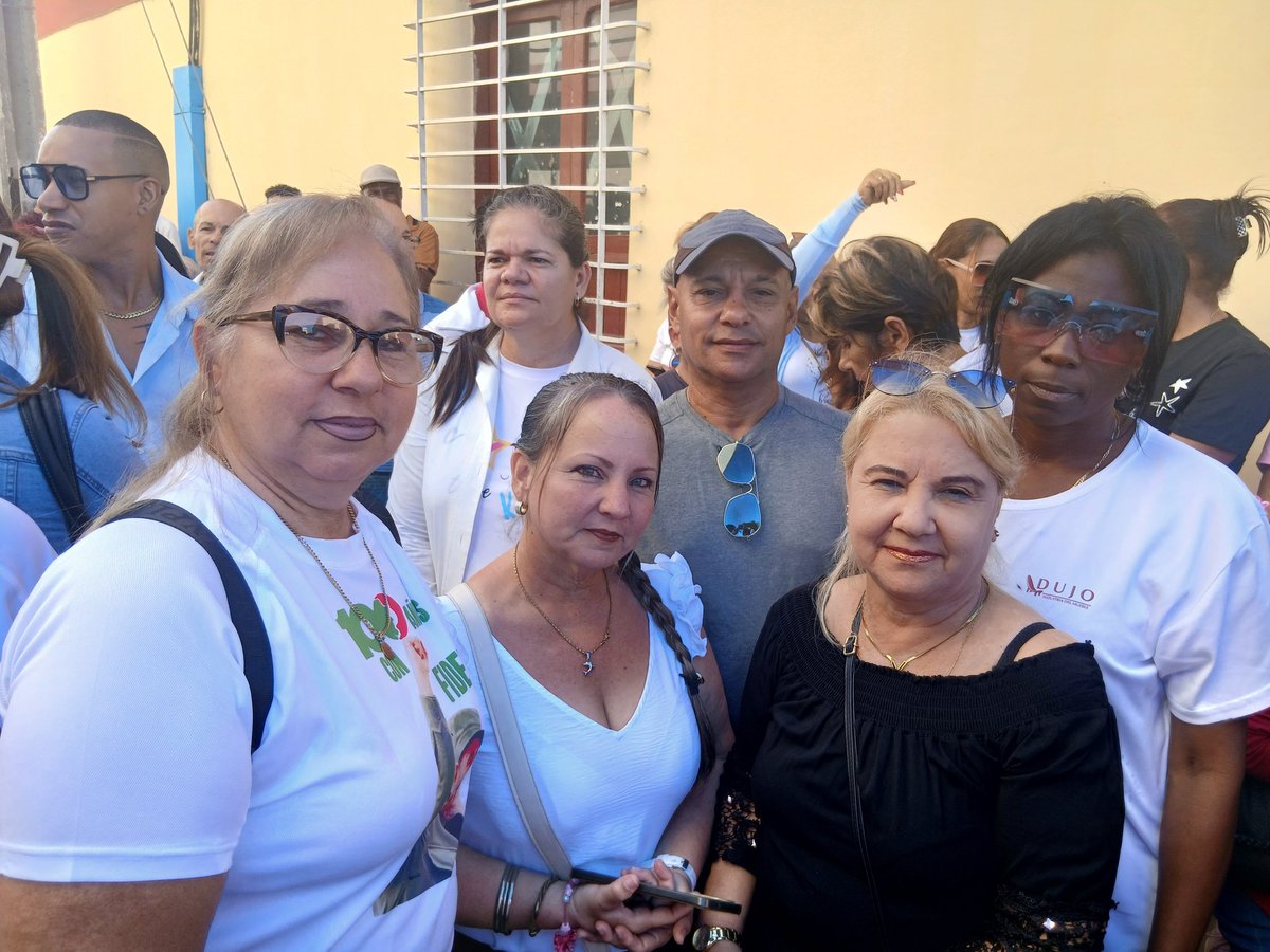 En la #PlazaMartiana de #LasTunas. Con la tropa de la #SaludTunera en el Acto Provincial por el 65 aniversario de la victoria de Playa Girón.

#GirónDeVictorias
#LaPatriaSeDefiende
#FidelPorSiempre
#100AñosConFidel
#CubaEstáFirme
#CubaPorLaVida
#LasTunasPorLaSalud